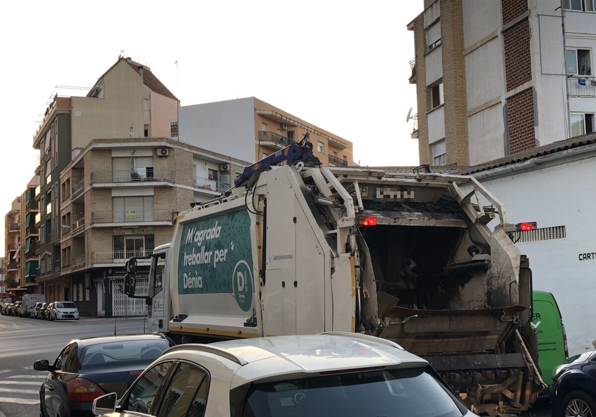 Trabajadores de la recogida de la basura de Dénia denuncian falta de personal y el plantón del alcalde