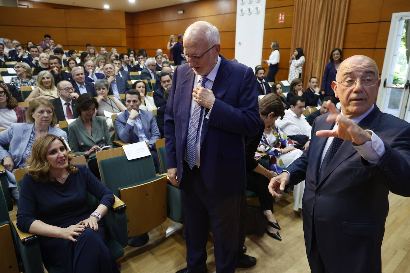 Las imágenes de la conferencia de Juan Roig en Etnor