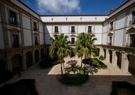 Vista del patio desde el primer piso del Palacio.