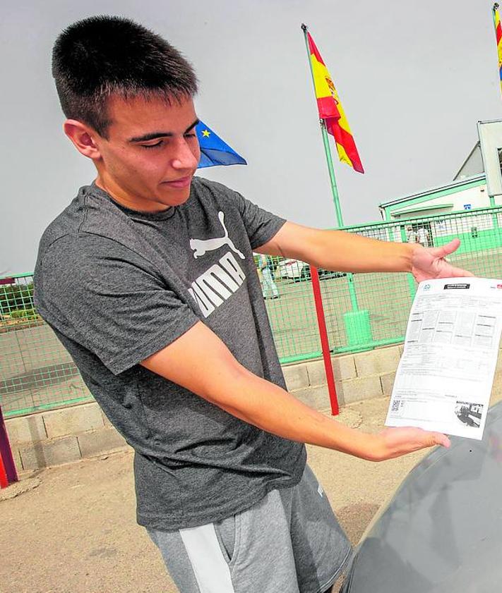 Imagen secundaria 2 - Los valencianos invaden Sarrión para pasar la ITV