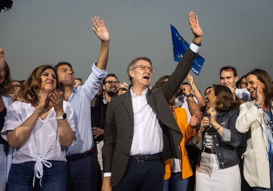 Catalá, Mazón y Feijóo, en el mitin en Valencia.