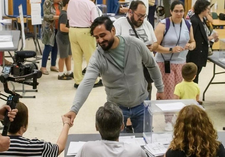 Alvise Pérez, en el momento de votar este domingo.