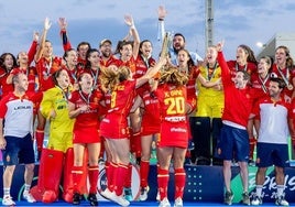 La selección española femenina de hockey hierba celebrando la FIH Nations Cup.