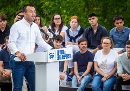 Vicent Mompó interviene en el mitin de cierre de campaña del PP.