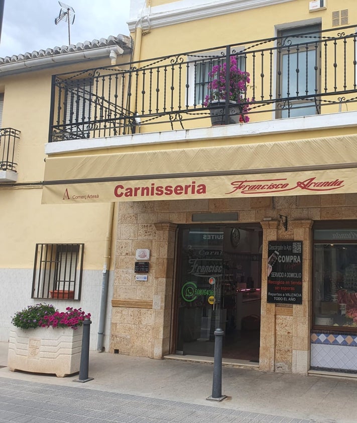 Imagen secundaria 2 - La carnicería del Perelló que se convierte también en gastrobar