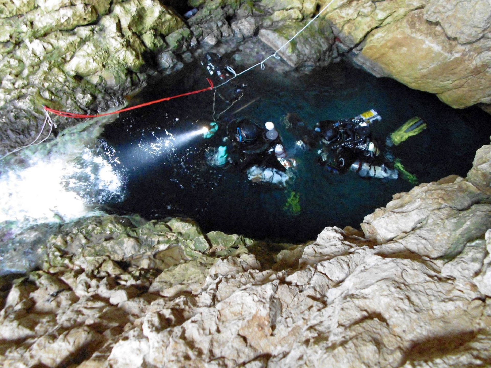 Imagen de archivo de un buceador en la Cova dels Arcs.