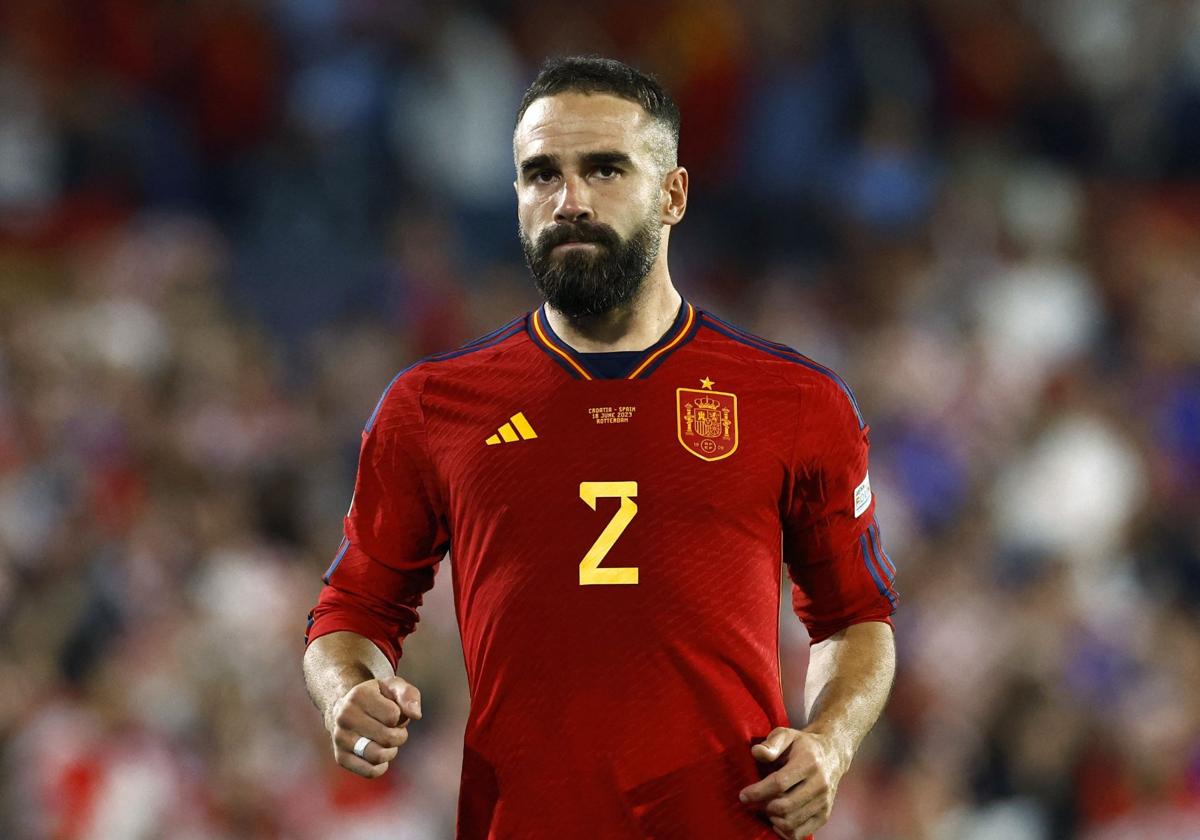 Dani Carvajal antes de su lanzamiento en la tanda de penaltis ante Croacia.