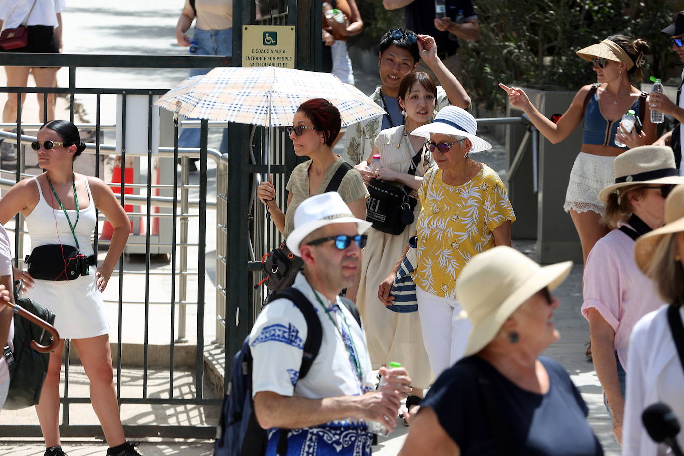 Fotos: la primera ola de calor del verano invade Grecia