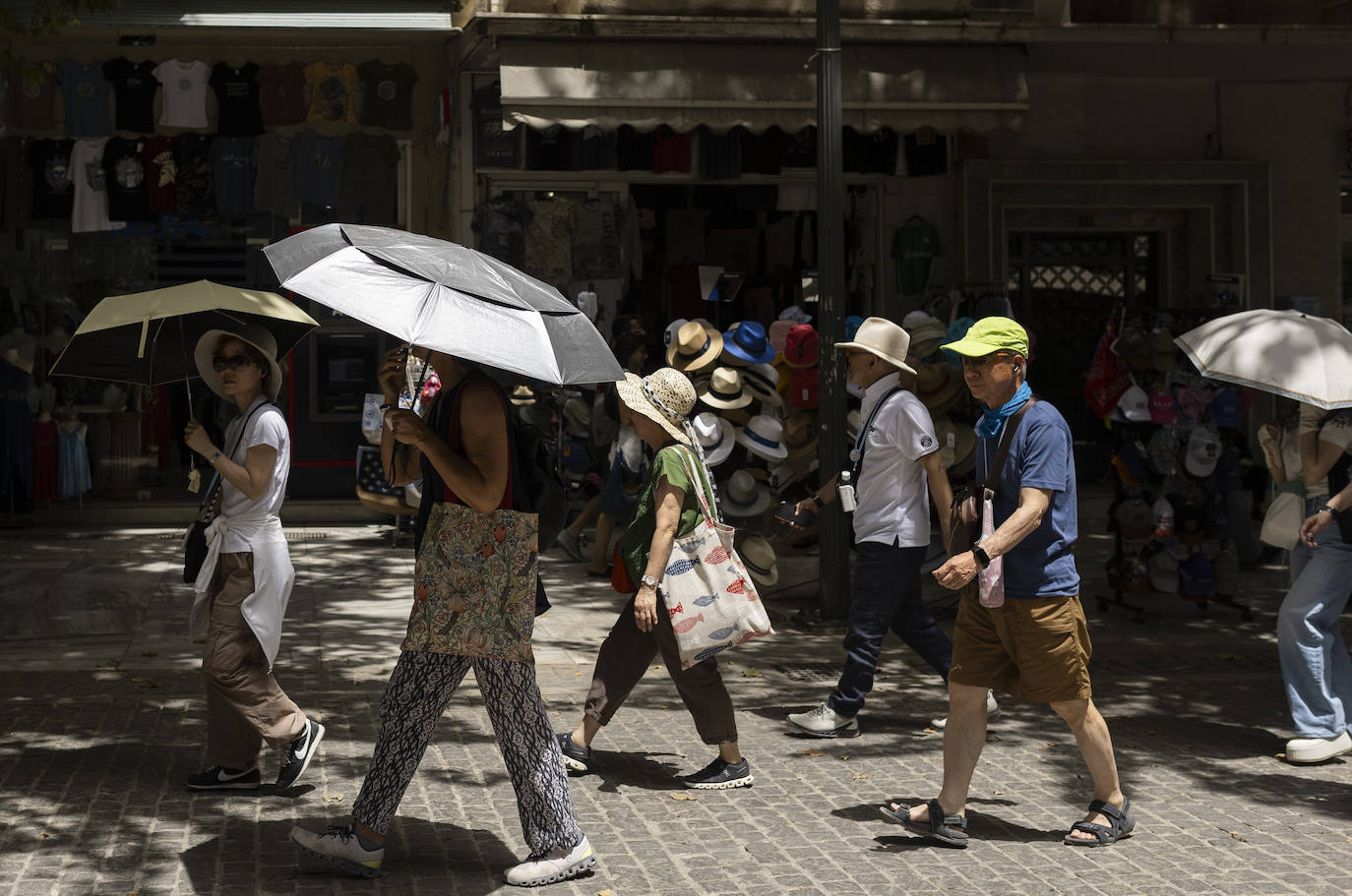 Fotos: la primera ola de calor del verano invade Grecia