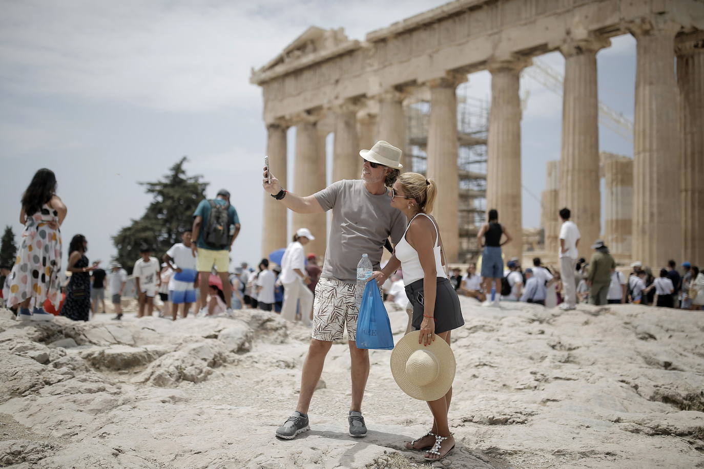 Fotos: la primera ola de calor del verano invade Grecia