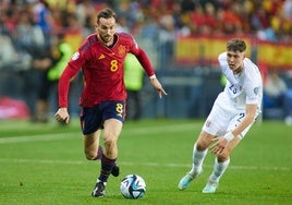 Fabián en un partido de clasificación para la Euro 2024.