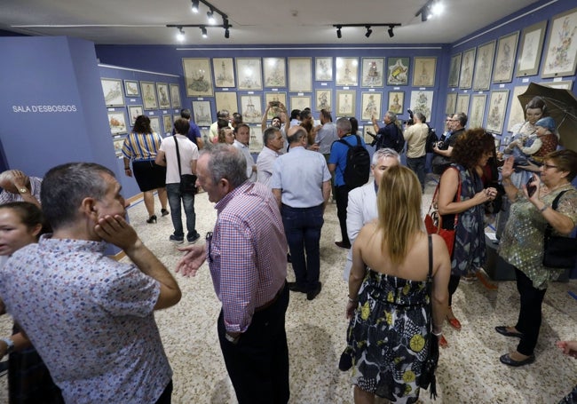 En primer plano, a la izquierda, Josep Lluis Marín, en un acto del museo fallero del gremio de artistas.