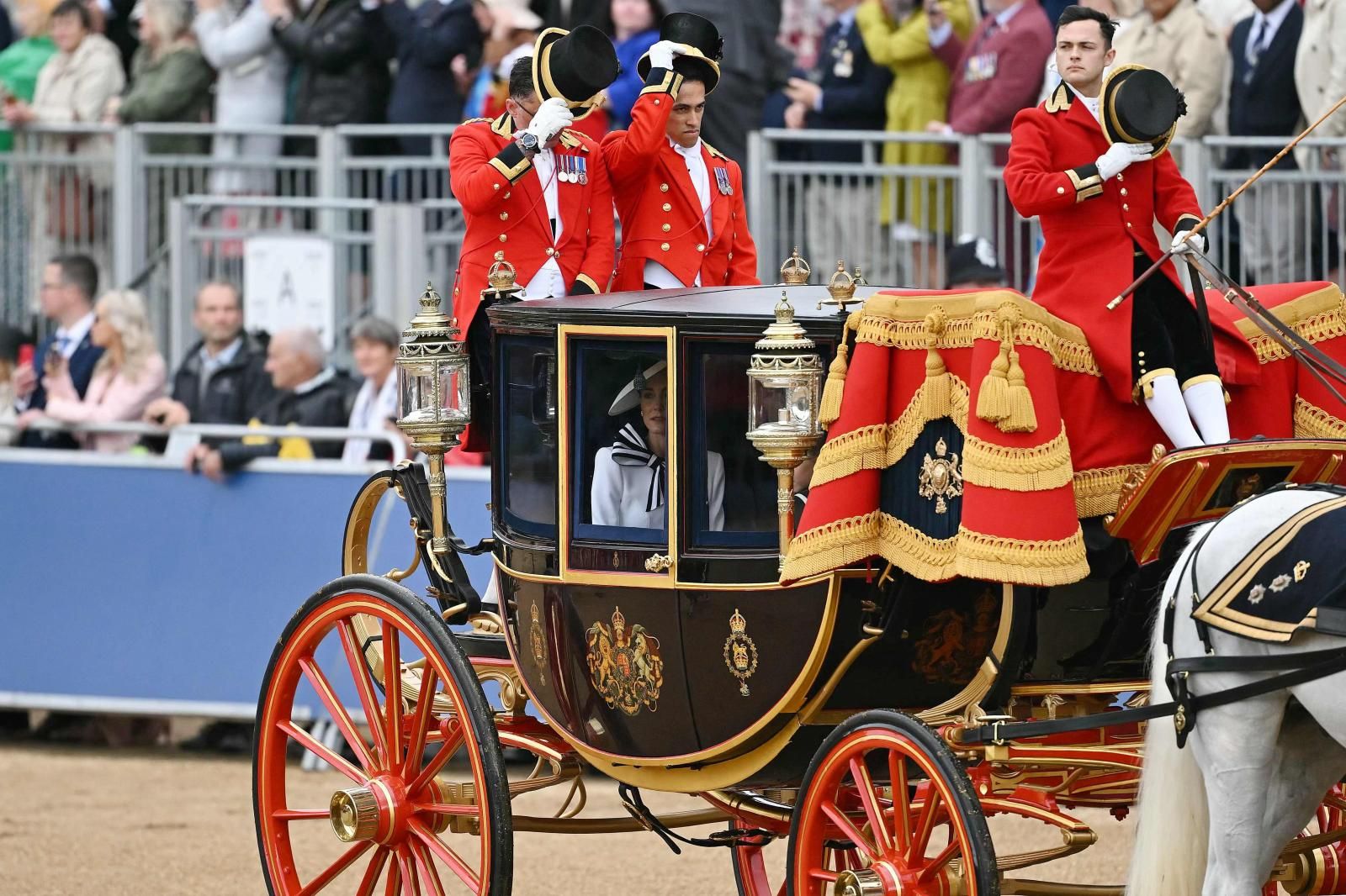 Kate Middleton reaparece en el Trooping the Colour