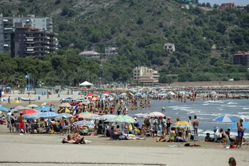 Un niño de ocho años muere ahogado en la playa de Benicàssim