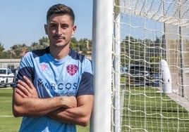 Pablo Martínez posa en la ciudad deportiva de Buñol.