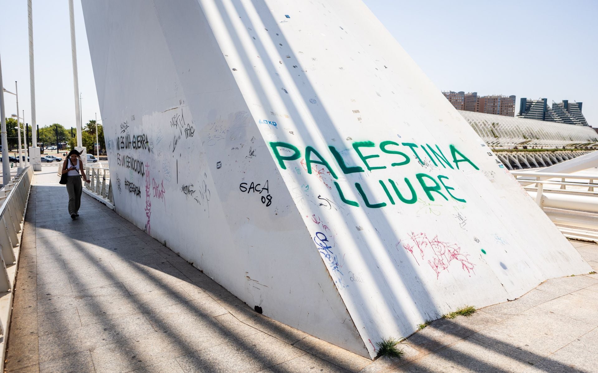 Las protestas a favor de Palestina llegan al puente de Calatrava