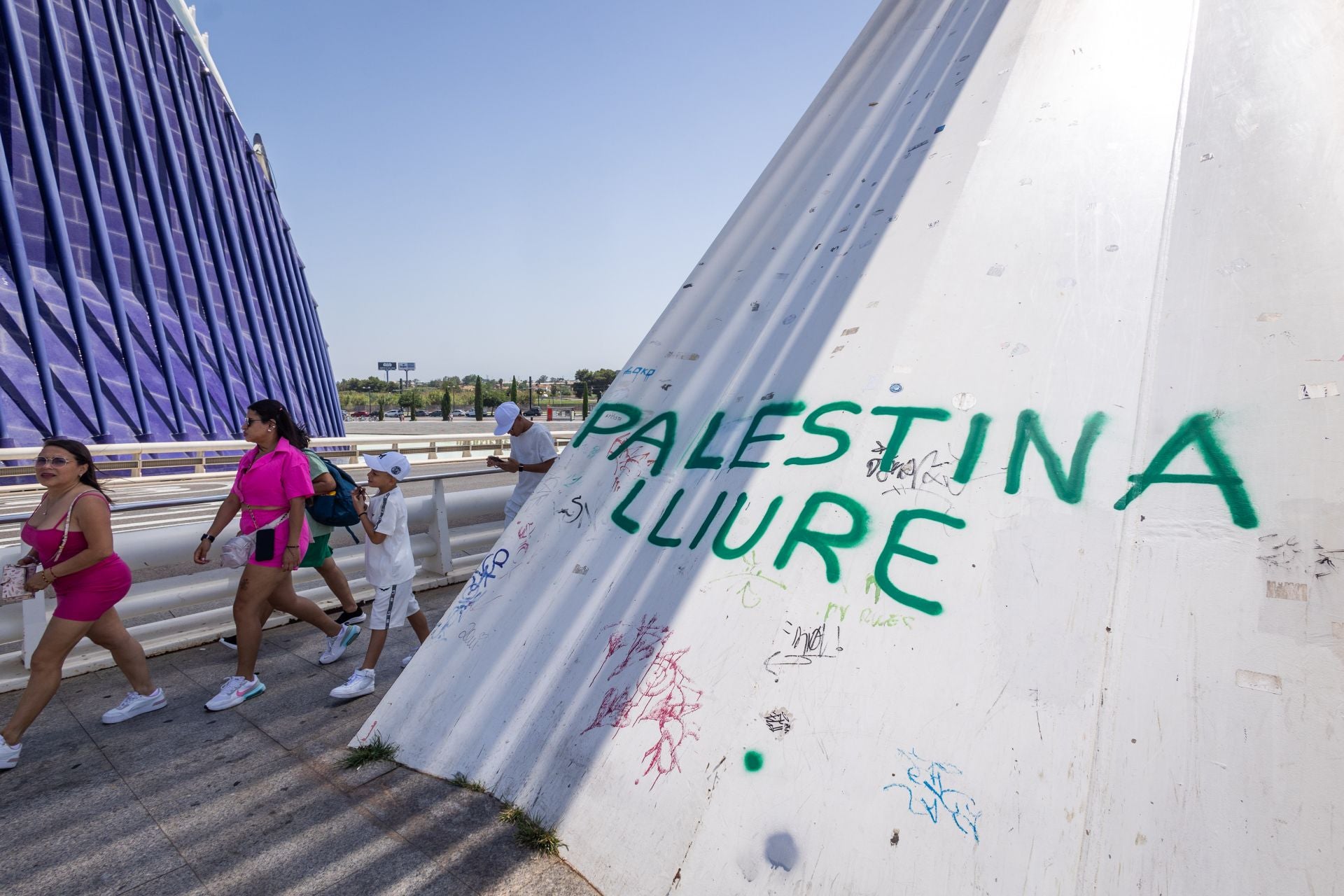 Las protestas a favor de Palestina llegan al puente de Calatrava