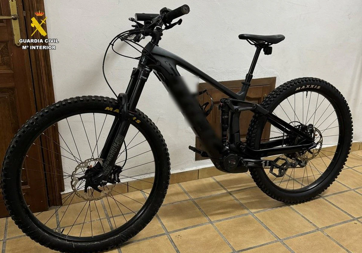 Detenidos dos hombres por la compraventa de una bicicleta de 11.000 euros robada en Benissa