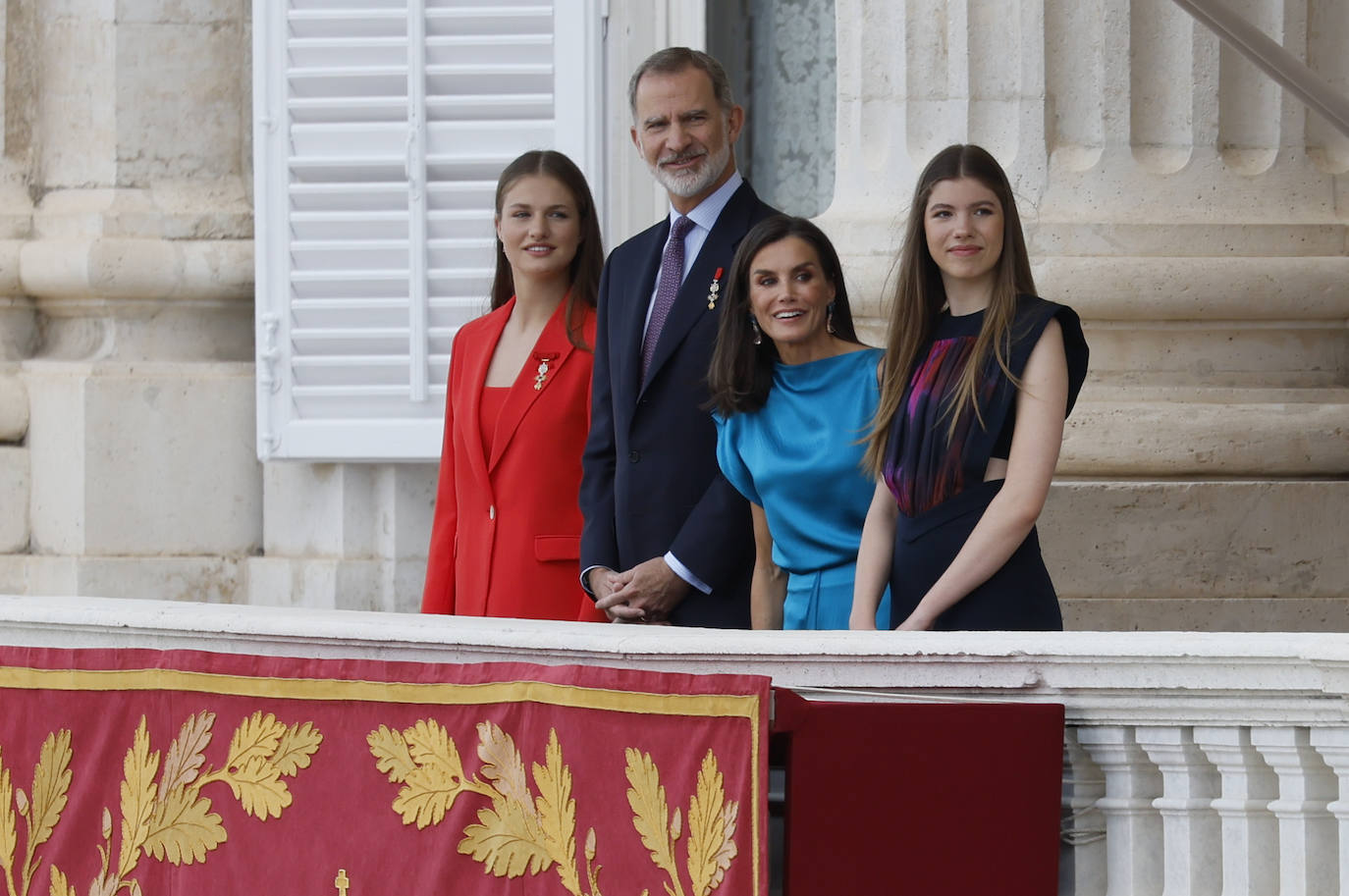 El saludo de la Familia Real desde el balcón del Palacio Real