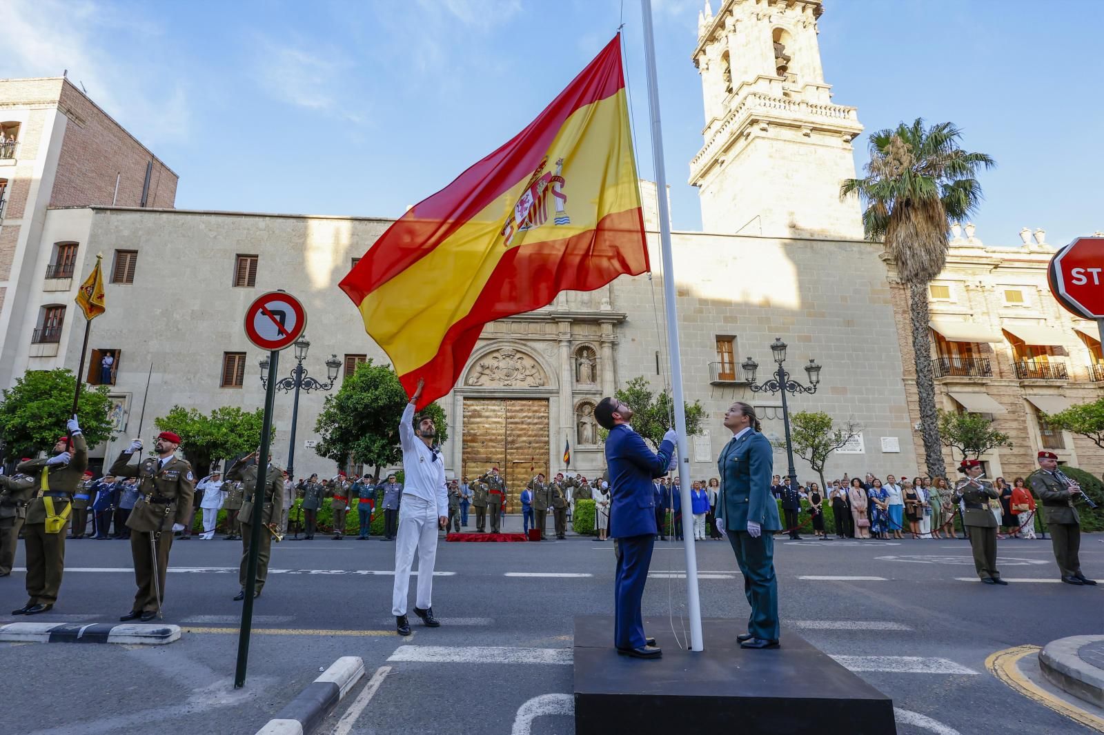 Solemne arriada de bandera en Valencia por el décimo aniversario de la proclamación de Felipe IV como Rey