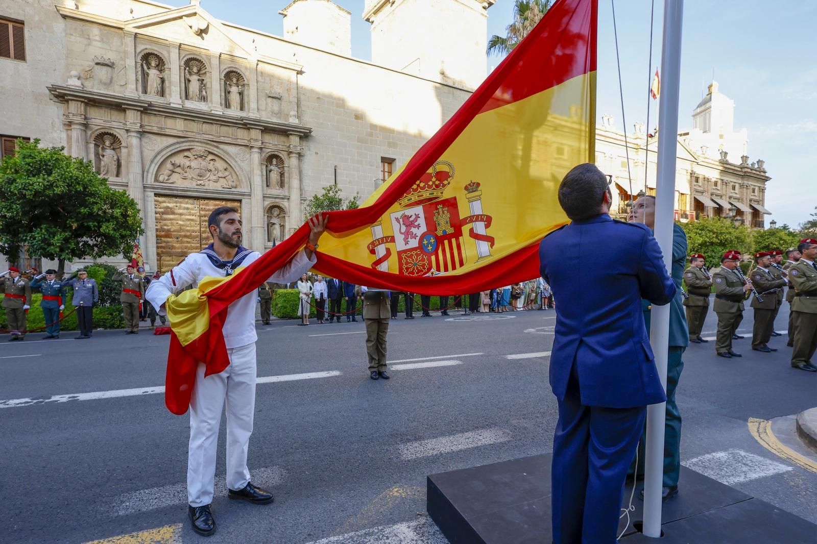 Solemne arriada de bandera en Valencia por el décimo aniversario de la proclamación de Felipe IV como Rey