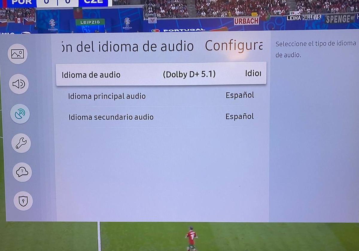 Pantalla de televisión con el menú de configuración.