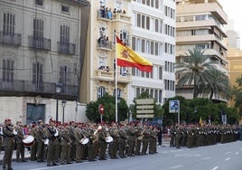 Arriado de bandera en Valencia.