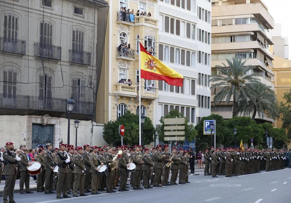 Arriado de bandera en Valencia por el décimo aniversario de la proclamación de Felipe VI