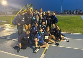 Parte del equipo posando tras un entrenamiento