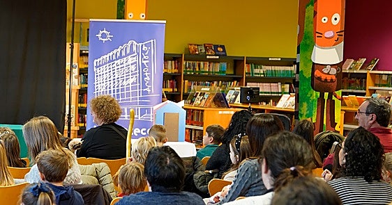 Una de las actividades celebradas en la biblioteca municipal de Xàtiva.