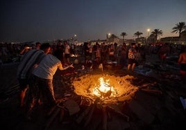 Noche de San Juan en las playas de Valencia: ¿A qué hora reparten la leña?