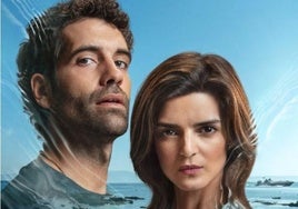 Clara Lago y Tamar Novas en el cartel de la serie.