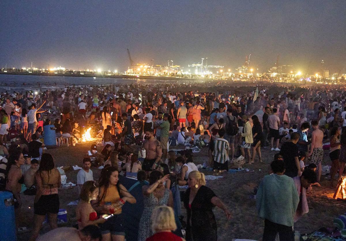 La única playa de Valencia en la que sí se pueden encender hogueras en la noche de San Juan