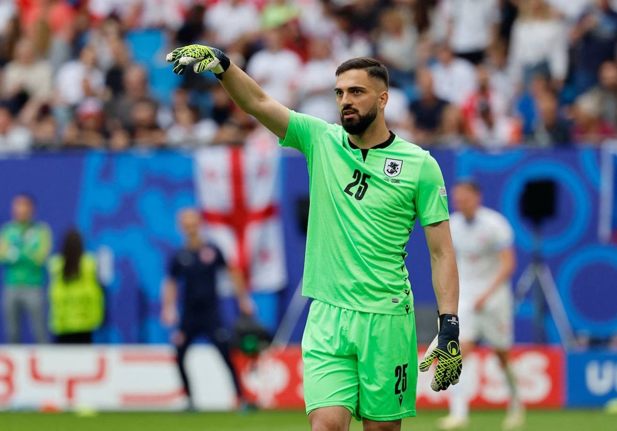 Giorgi Mamardashvili, durante el partido contra Chequia.