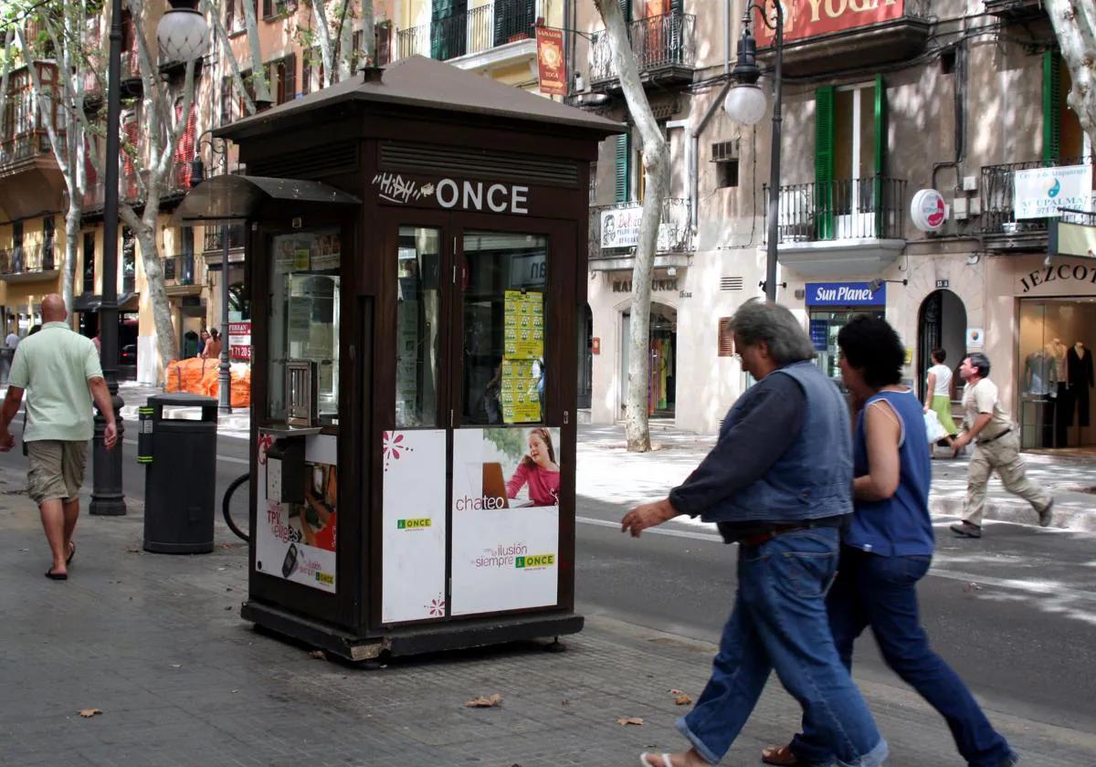 Un kiosco de la ONCE.