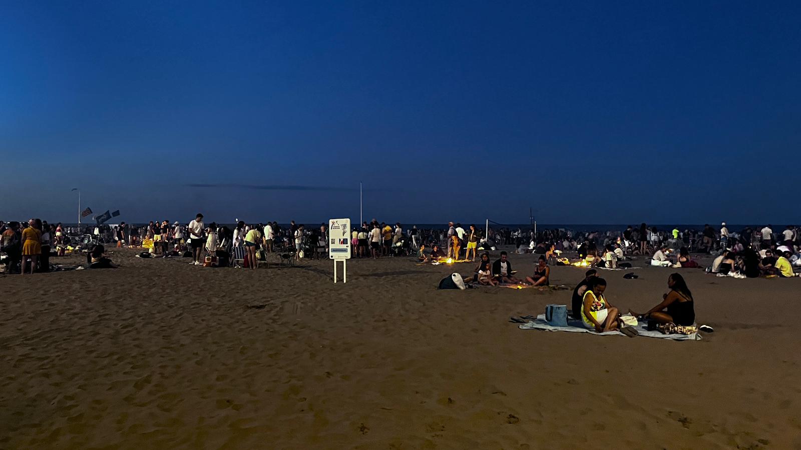 La noche de San Juan en Valencia, en imágenes