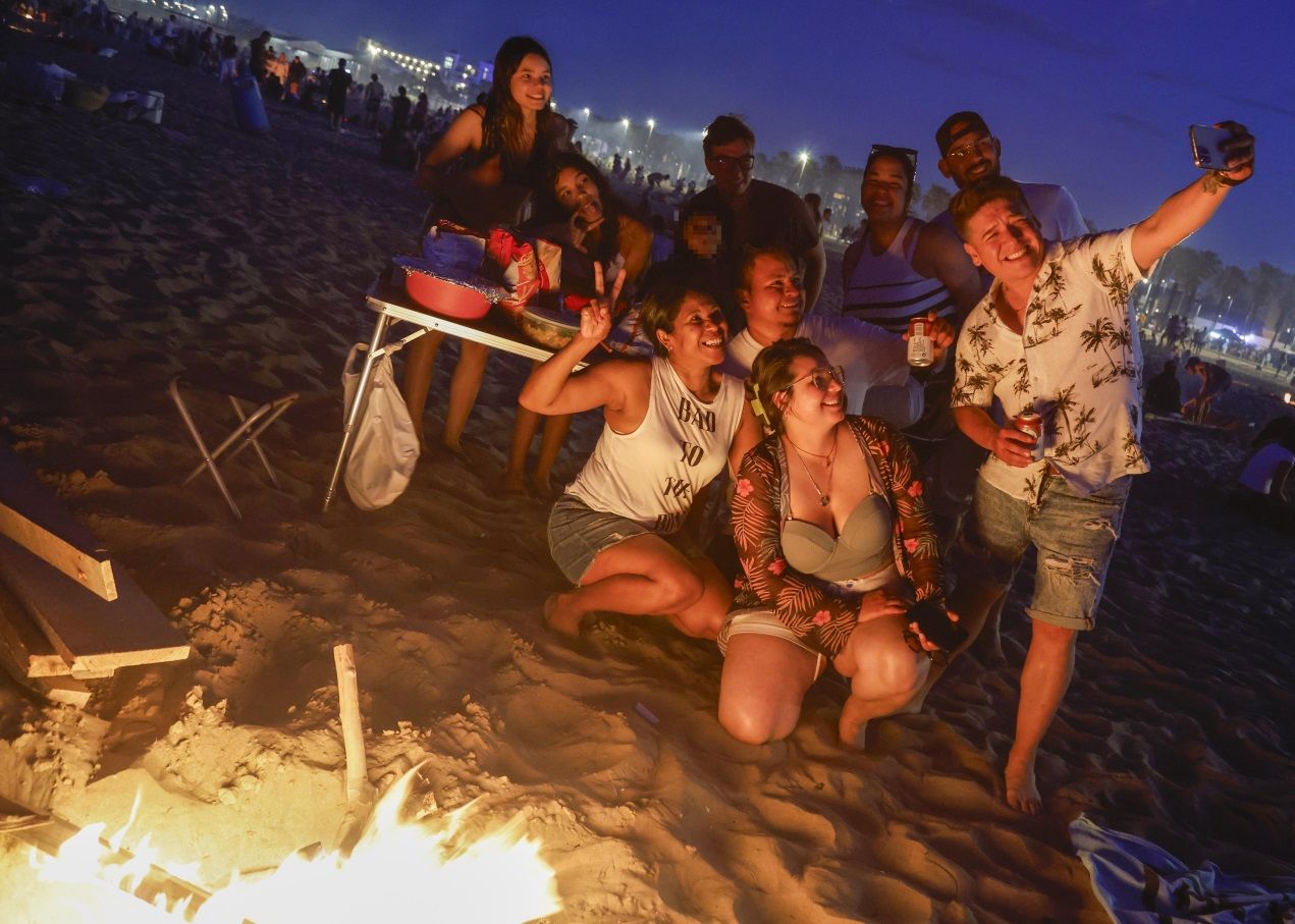 La noche de San Juan en Valencia, en imágenes