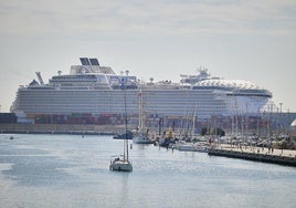 Llegada del crucero más grande del mundo a Valencia en 2022.