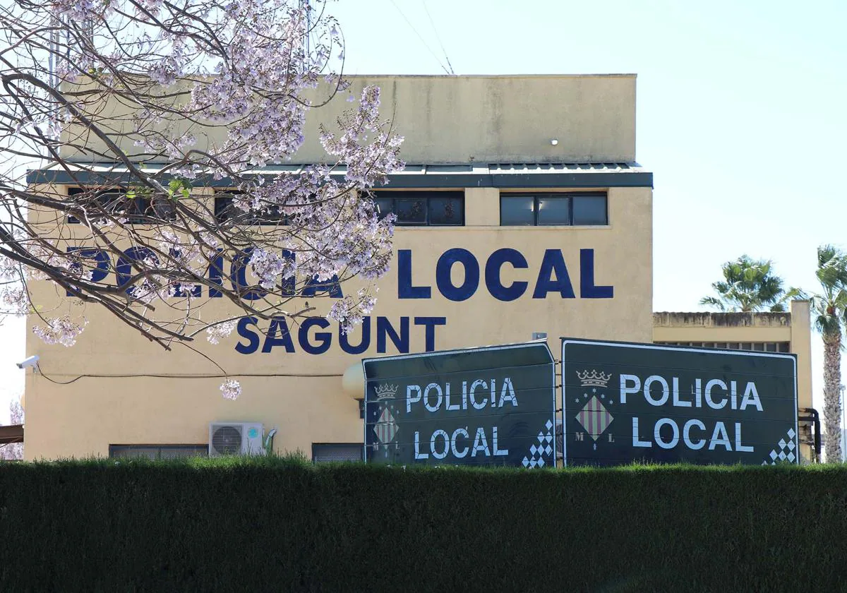 La Policía Local de Sagunto descubre cuatro permisos de conducir extranjeros falsos