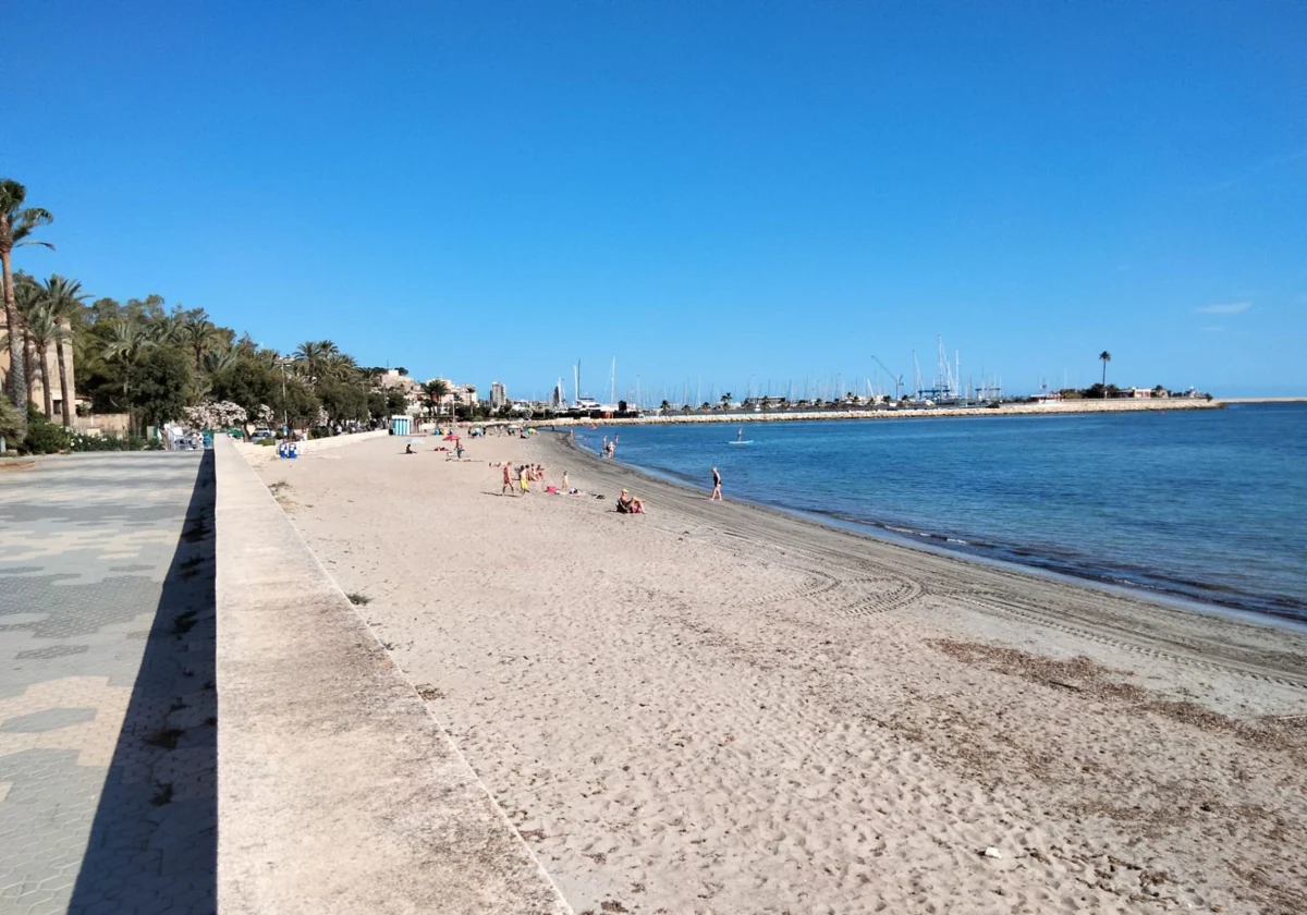 La Marineta Cassiana, una playa con 1,3 kilómetros ‘sin humo’