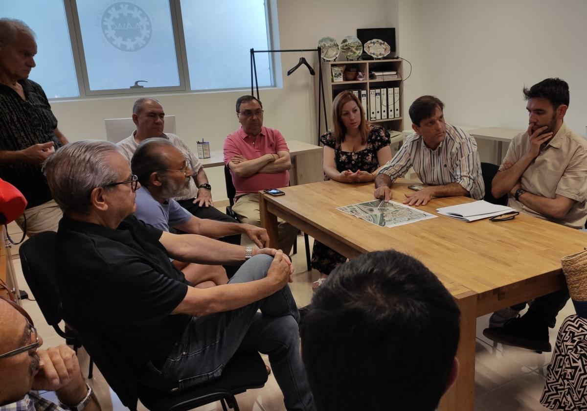 Reunión con la asociación de vecinos.