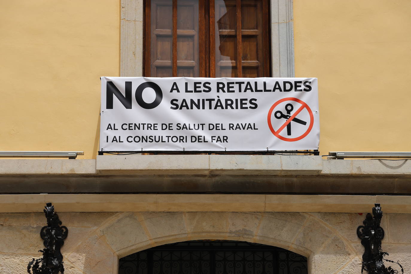 Sanidad justifica el cierre del Centro de Salud del Raval en Cullera ...