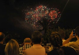 Imagen de archivo de un castillo de fuegos artificiales en Alicante.