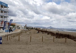 La playa de Les Deveses tras los trabajos de regeneración.