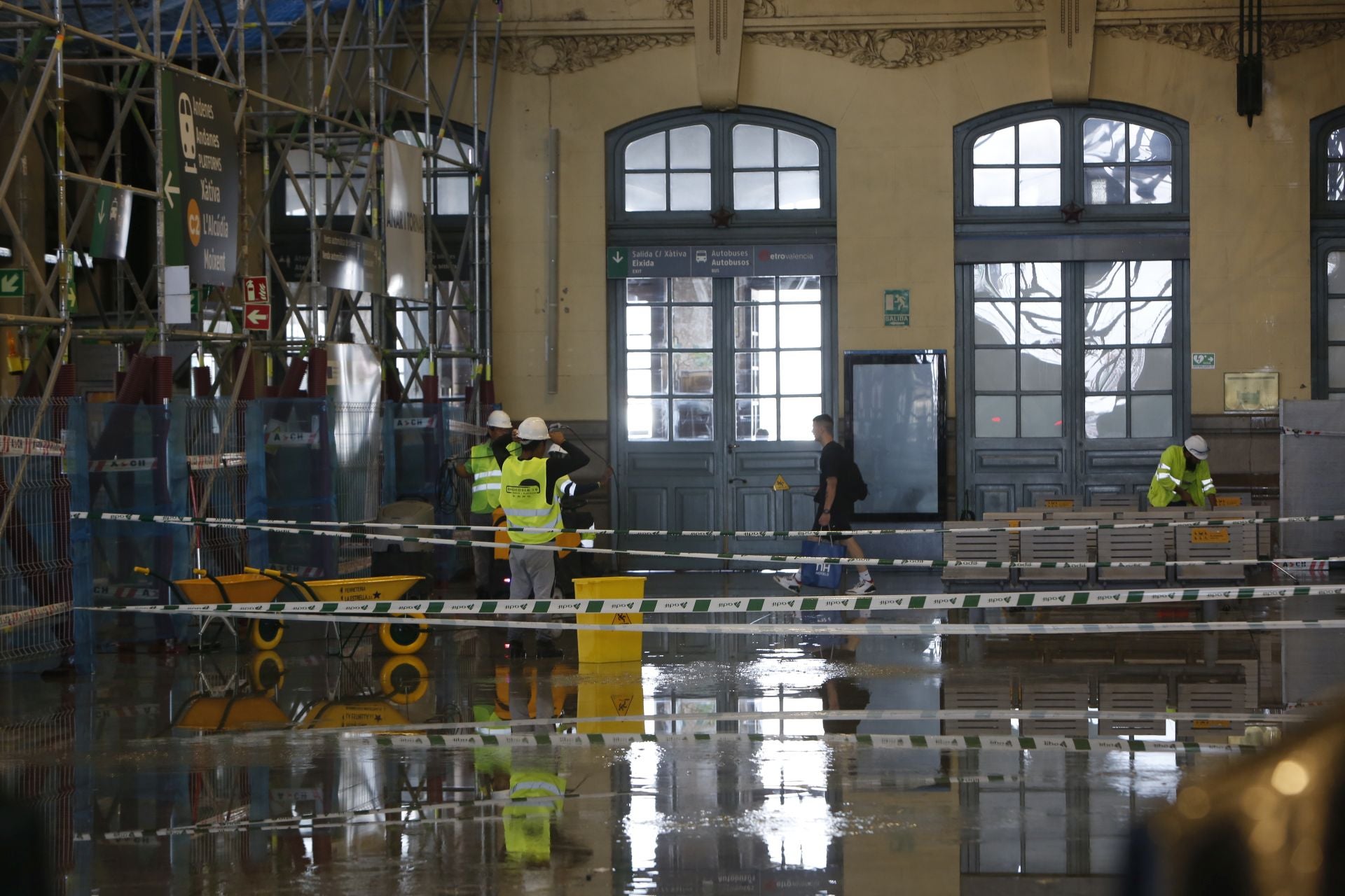 La lluvia se cuela en la Estación del Norte