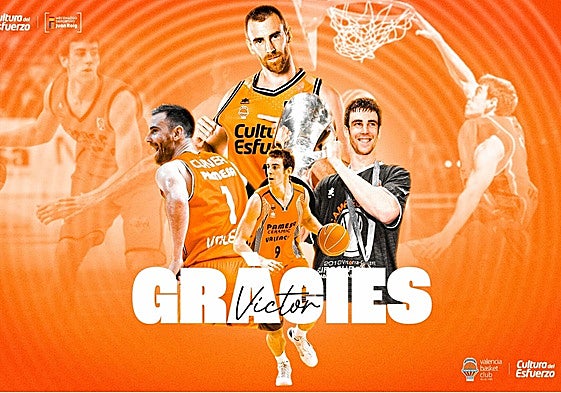 Víctor Claver posa con el trofeo del Mundial de 2019 que España ganó en China.