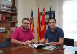 El Alcalde junto al Concejal de Hacienda.