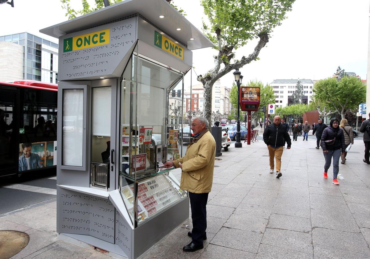 Un kiosko de la ONCE en una imagen de archivo.