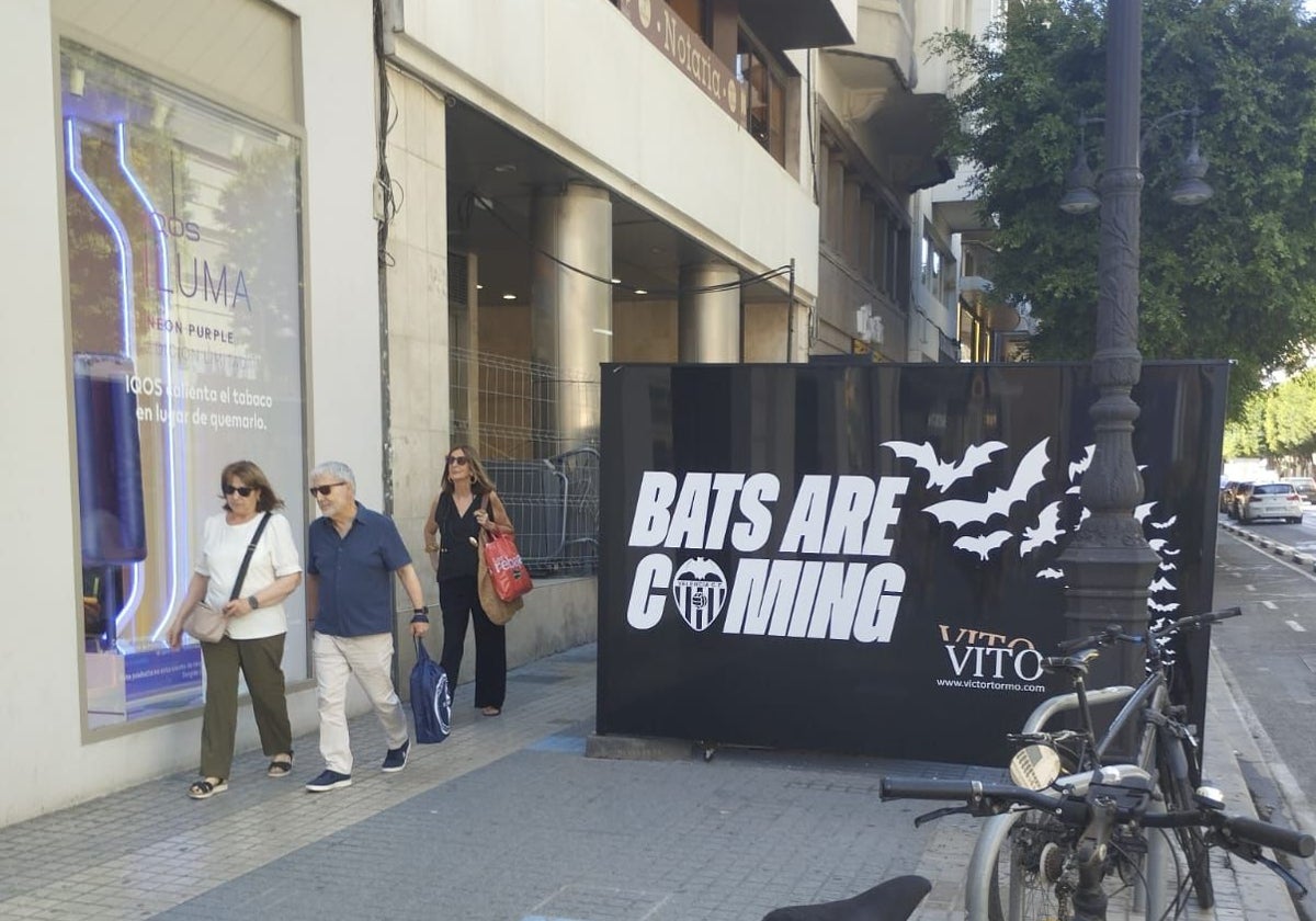 El Valencia prepara su nueva tienda en la calle Colón