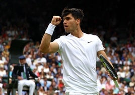 Carlos Alcaraz, en su primer partido en Wimbledon.